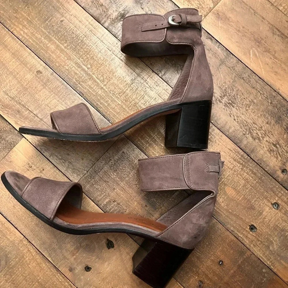 💗 Bernardo Suede Heels - Size 6M - Picture 4 of 7